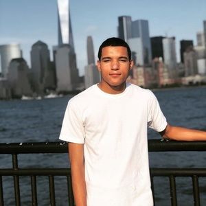 Meet your Posher, Moises